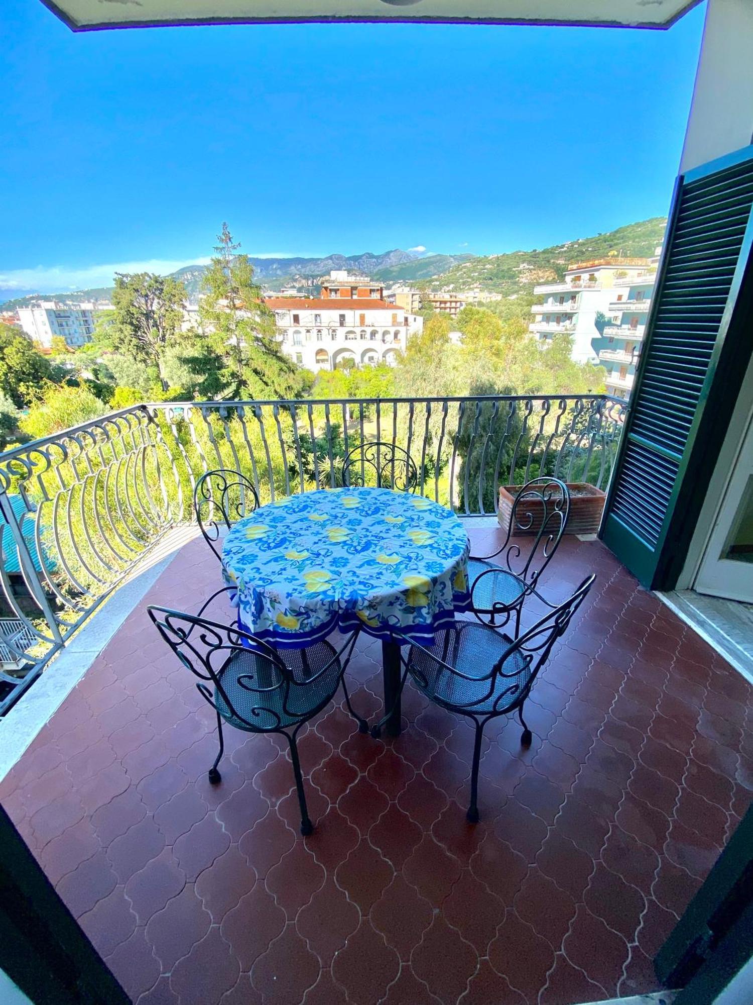 Casa Mar - Elegant Apartment With Pool And Panoramic Terrace In The Heart Of Sorrent Exterior foto